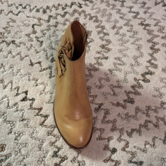 Frye size 7 leather booties never worn - Picture 3 of 6